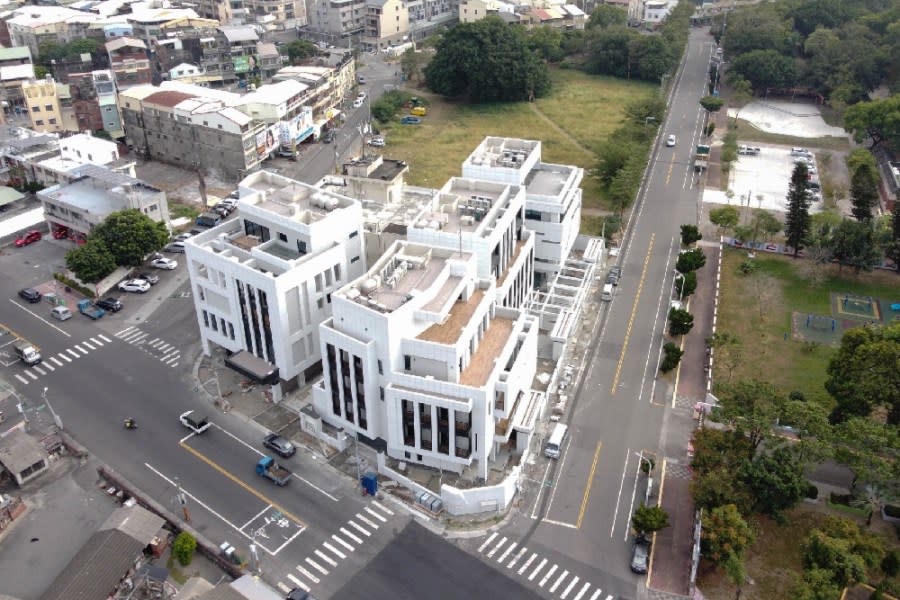 吳音寧批謝「圈地蓋違建豪宅」 謝衣鳯：合法購地建屋何罪？ 225