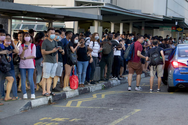 A crowd seen at the Woodlands Checkpoint taxi stand on 18 March 2020. (PHOTO: Dhany Osman / Yahoo News Singapore)