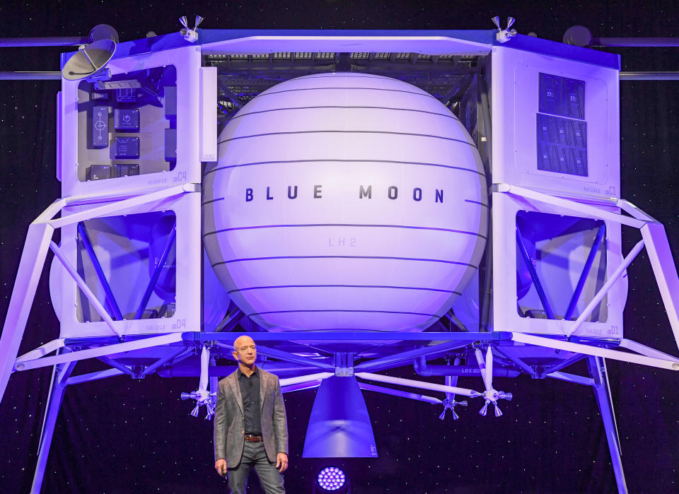 Jeff Bezos introduces newly developed lunar lander 