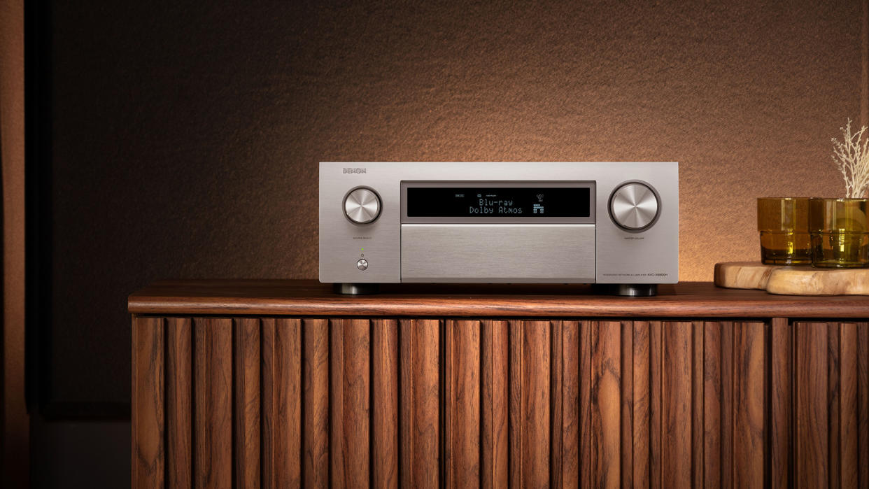  Denon AVC-X6800H. 