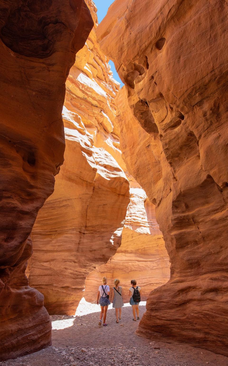 Family walks between the Red Canyon walls - Nick Brundle Photography/Moment Unreleased RF