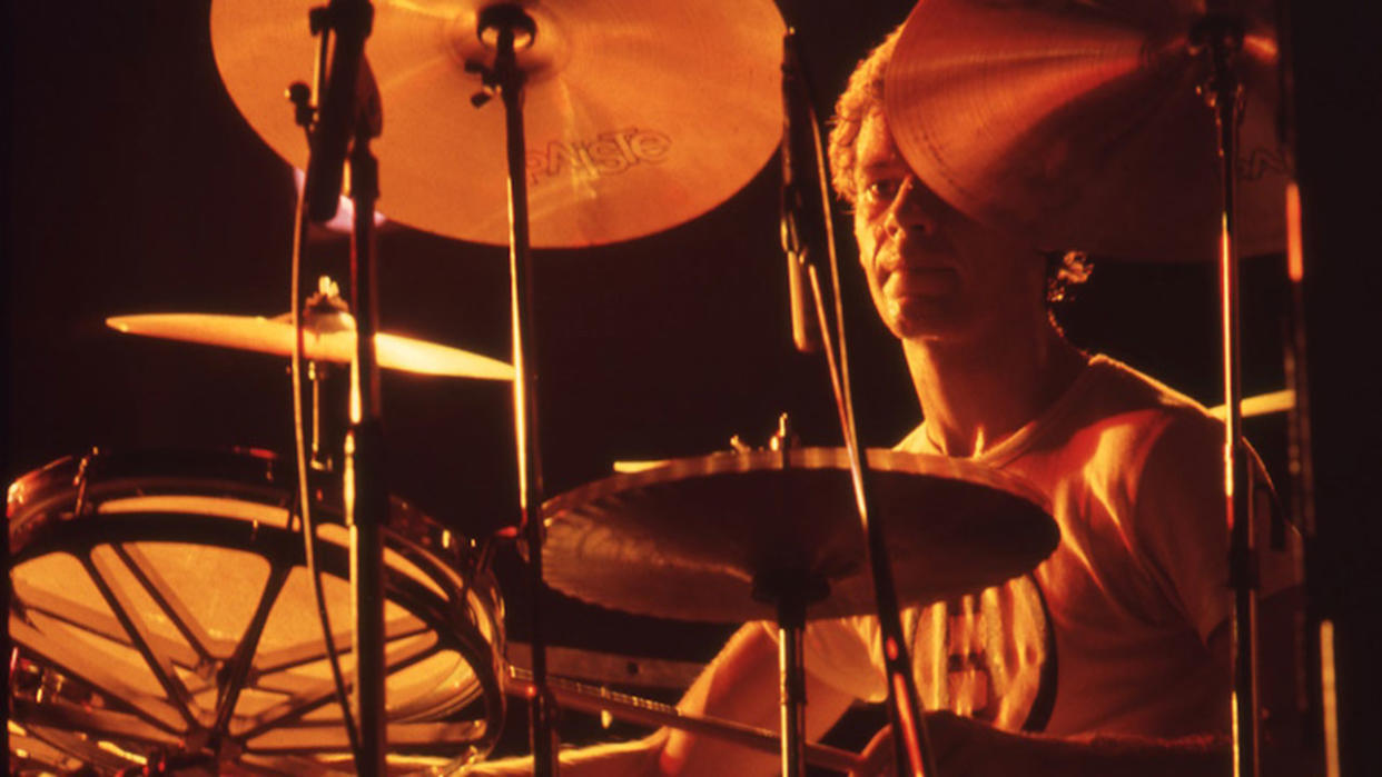  Bill Bruford. 