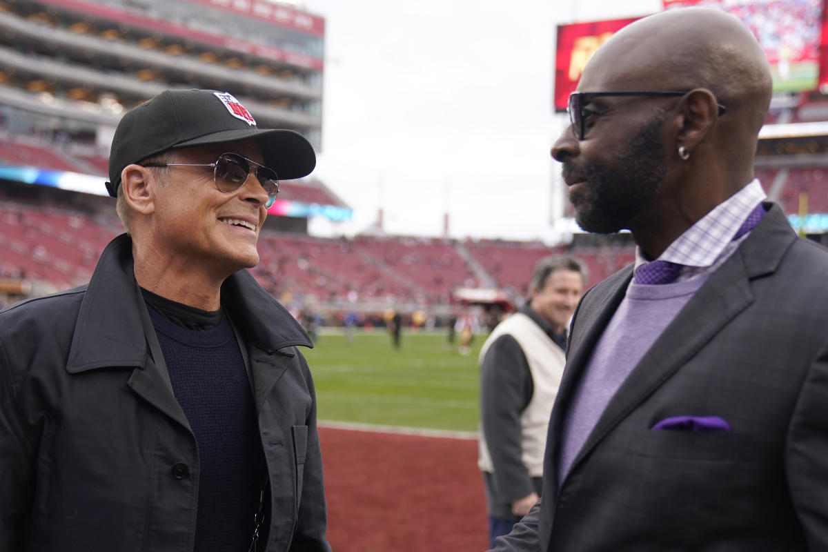 Rob Lowe is a #FootballGuy