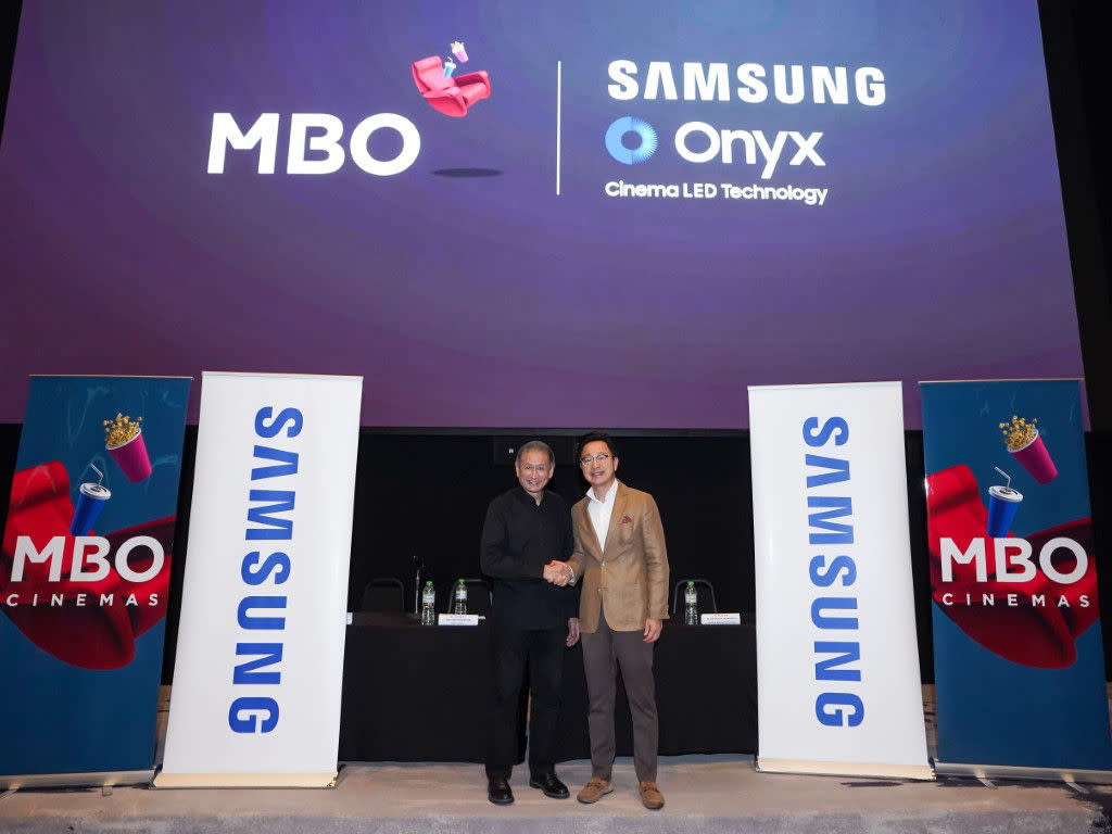 (From Left) CEO of MBO Cinemas, Lim Eng Hee  with President of Samsung Malaysia Electronics, Yoonsoo Kim at the Onyx LED screen launch