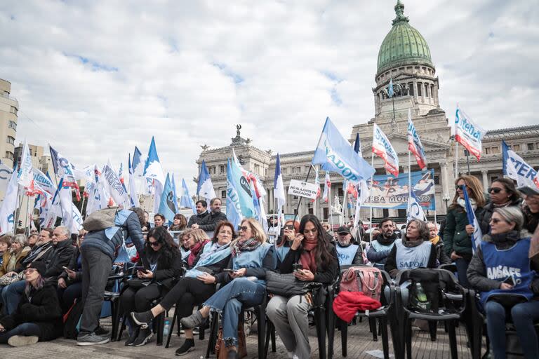 La manifestación de los gremios universitarios, hoy, frente al Congreso