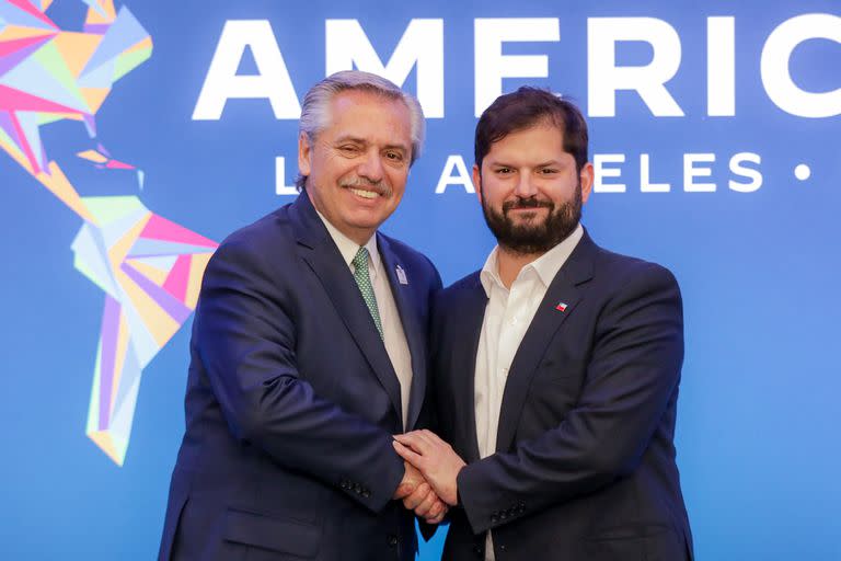 Alberto Fernández y Gabriel Boric en la Cumbre de las Américas