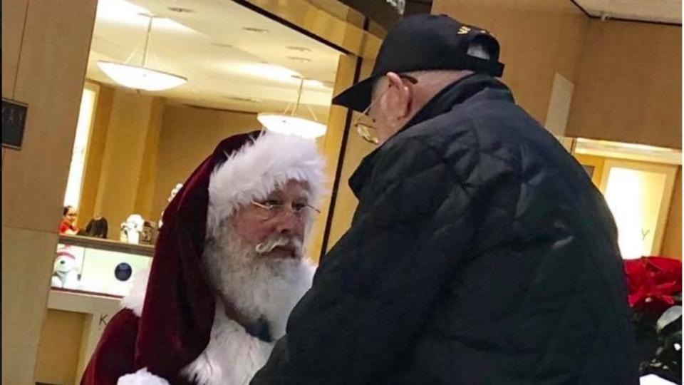 A woman captured Santa Claus giving the gift of gratitude when he encountered a veteran at a mall in Delaware. Photo: Facebook/Gina Wilbur