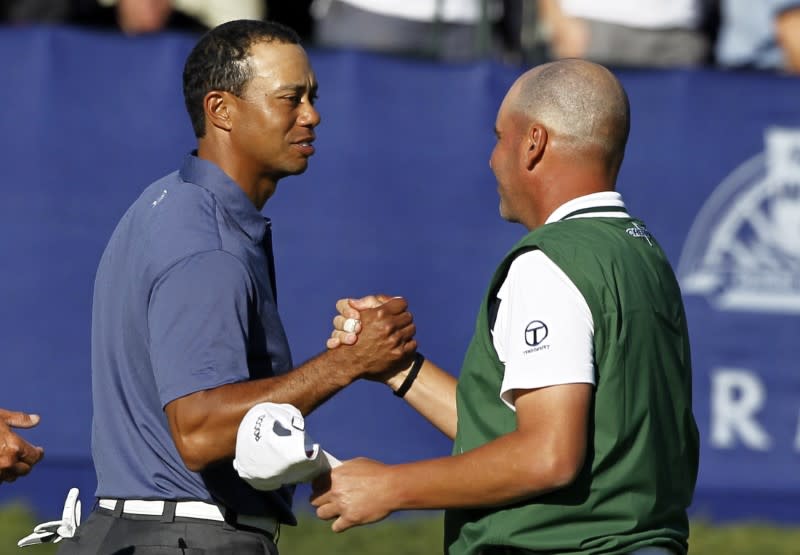 Tiger Woods (L) of the U.S. shakes hands with playing partner Rocco Mediate of the U.S. on the 18th green as they completed second round play on Torrey Pines South course during the Farmers Insurance Open PGA golf tournament in San Diego