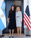 Juliana con la Segunda Dama de los Estados Unidos. Para recibir a la Dra. Jill Biden, la esposa de Mauricio Macri eligió un look negro total.