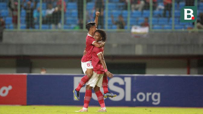 <p>Se;ebrasi pemain Timnas Indonesia U-19, Ronaldo Joybera R Junior Kwateh usai&nbsp;menjebol&nbsp;gawang Timnas Brunai Darussalam U-19 dalam pertandingan Grup A Piala AFF U-19 2022 yang digelar di Stadion Patriot Candrabhaga, Bekasi, Senin (4/7/2022). (Bola.com/M Iqbal Ichsan)</p>