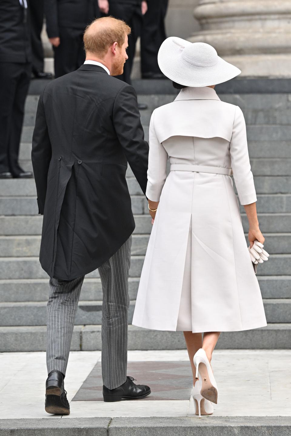 The royal mother-of-two accessorised her white coat dress with a matching hat, gloves and heels. (Getty Images)