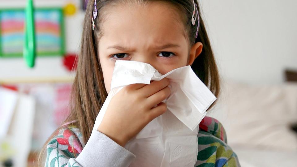 Viele Kitas schicken auch bei leichten Erkältungssymptomen Kinder nach Hause. Grund sind die aktuellen Hygienevorgaben.