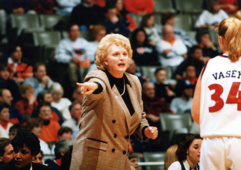 Rutgers women's basketball Hall of Fame coach Theresa Grentz while coaching Illinois