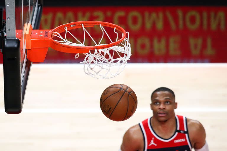 Russell Westbrook consiguió registros que se consideraban imposibles en la NBA, pero es un jugador que no consigue la aceptación de los grandes equipos