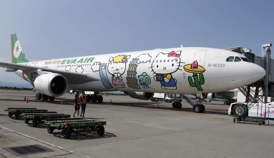 Hello Kitty plane