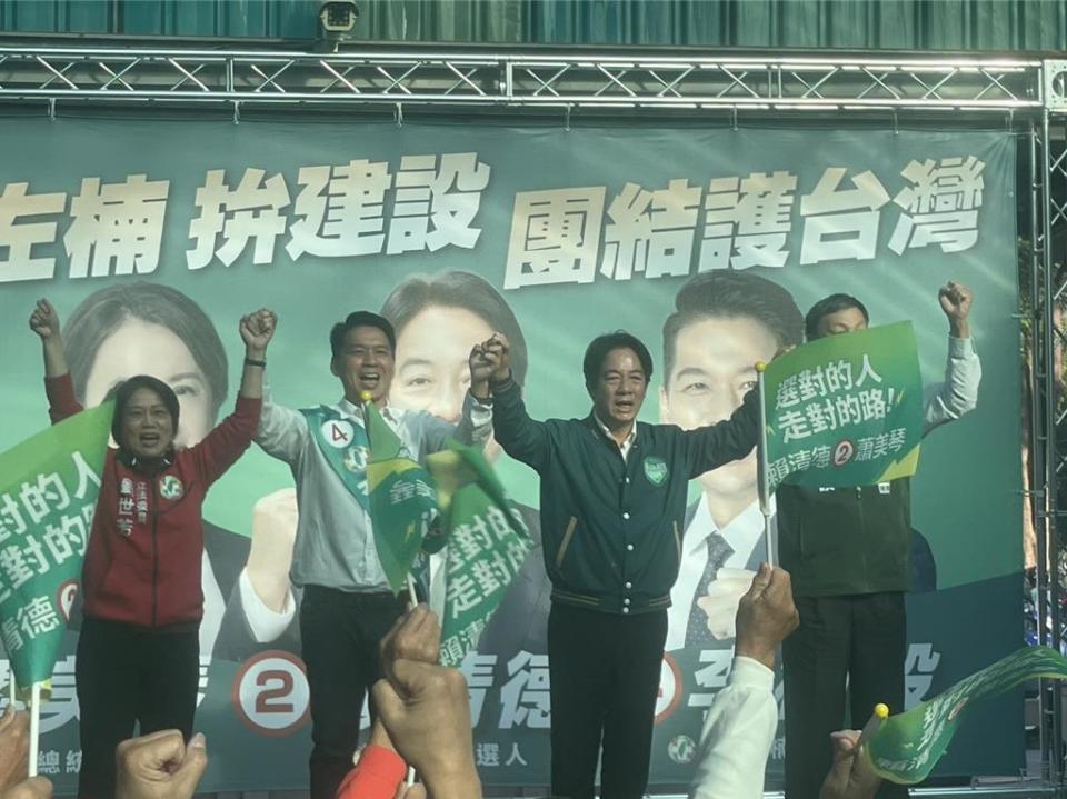 民進黨總統候選人賴清德5日南下高雄替高雄三選區立委候選人李柏毅輔選，賴清德陪同李柏毅參加農湖組織幹部會議，與當地頭人見面會談。（洪浩軒攝）