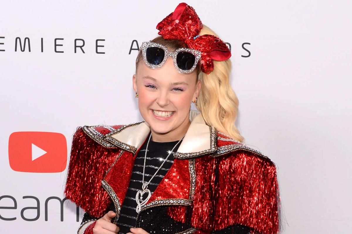 Jojo Siwa Says Shes Trying So Bad To Get Kissing Scene With A Man 4892