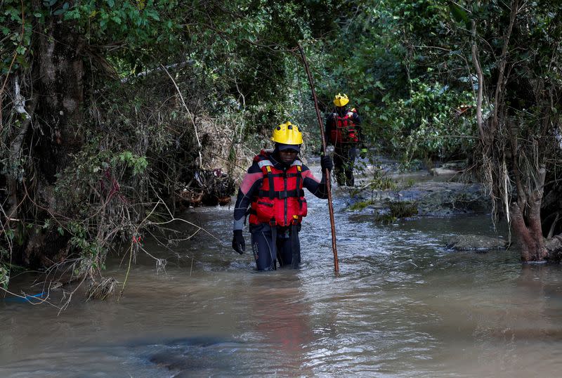 Rescuers search for bodies in Umbumbulu near Durban