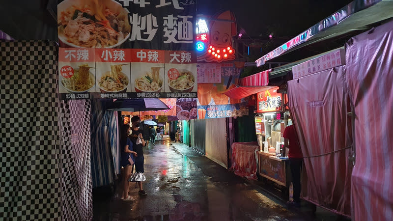 瑞豐夜市攤位僅剩一半，網友點出夜市文化凋零問題。