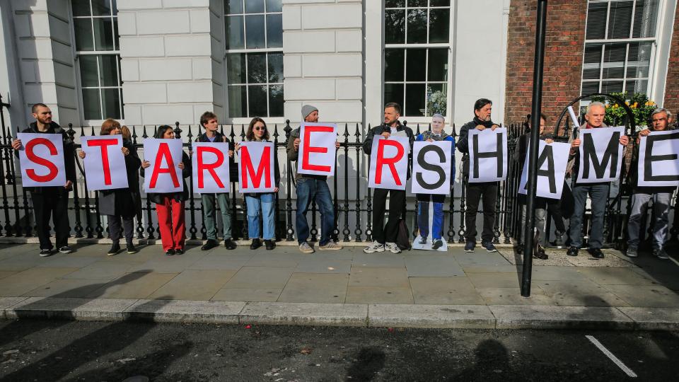 London, UK. 31st Oct, 2023. Protesters await Sir Keir's exit with a 