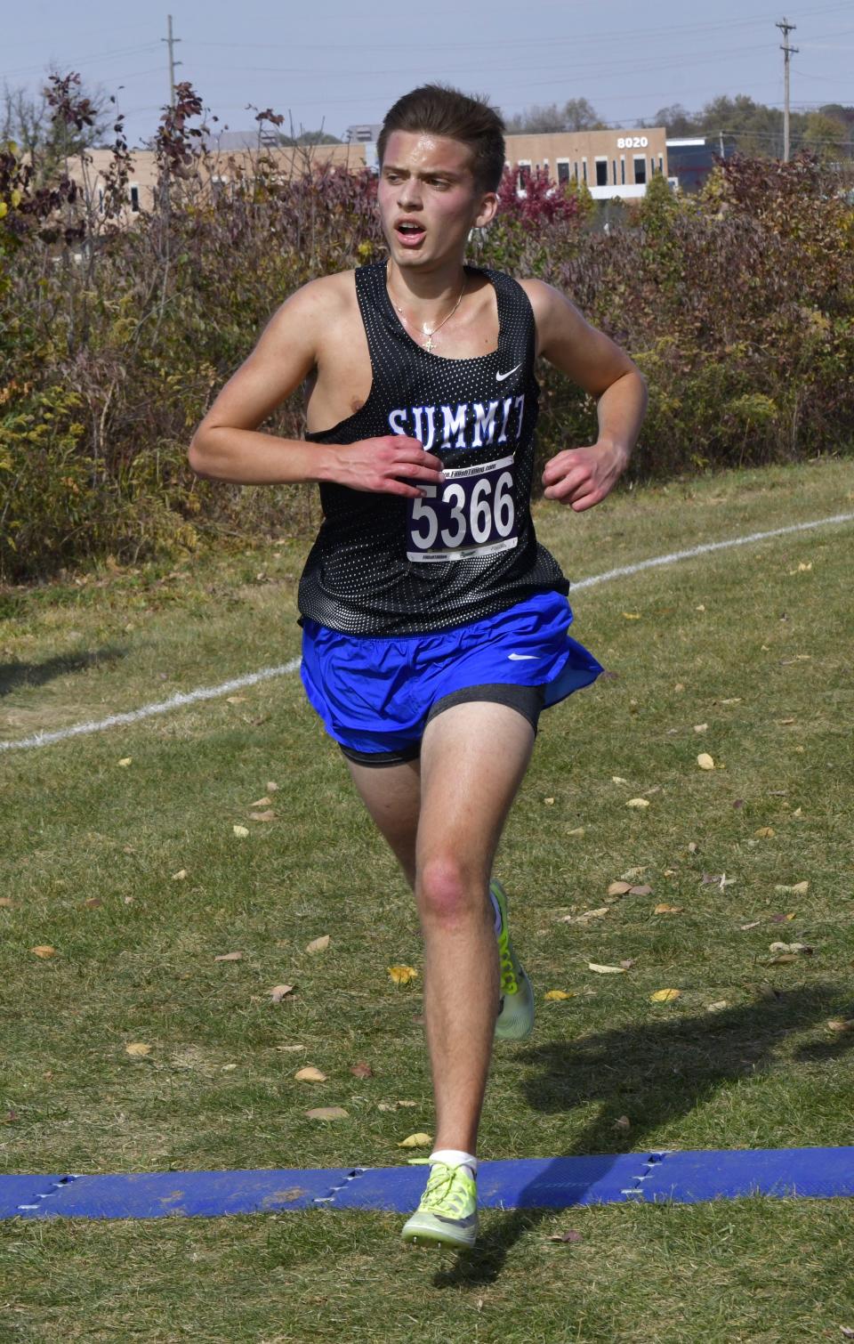 Summit Country Day senior Larkin Woodward ran a time of 16:36 to place 23rd in Division III at the OHSAA state cross country championships.