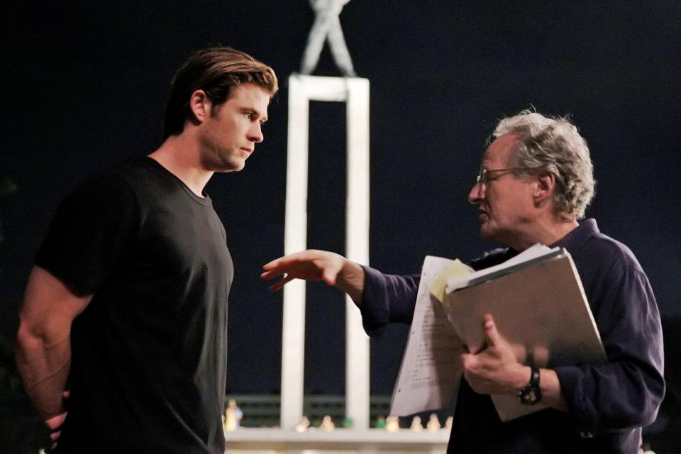 Chris Hemsworth and director Michael Mann on set of 'Blackhat'