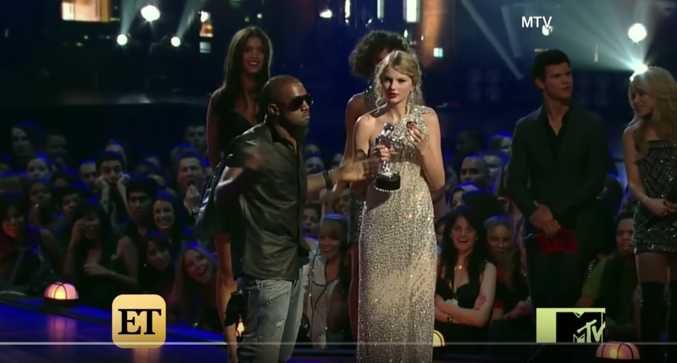 肯伊威斯特2009年在MTV音樂大獎上的舉動備受爭議。（圖／翻攝自YouTube）