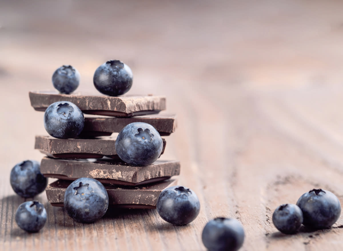 dark chocolate blueberries