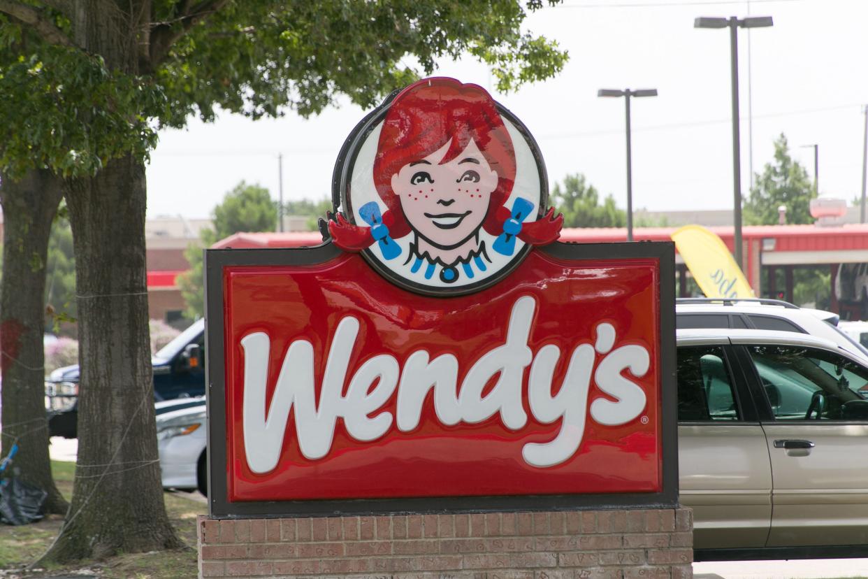 a wendy's sign