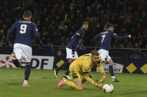 Pablo Sarabia (R) scored the winner for PSG in a tight match at Lorient