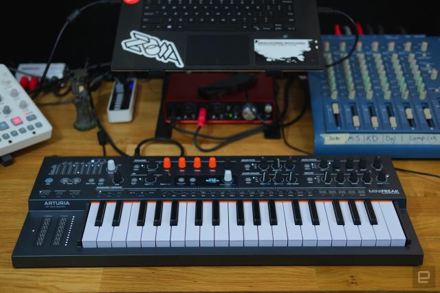 Arturia MiniFreak 37-key Hybrid Synthesizer