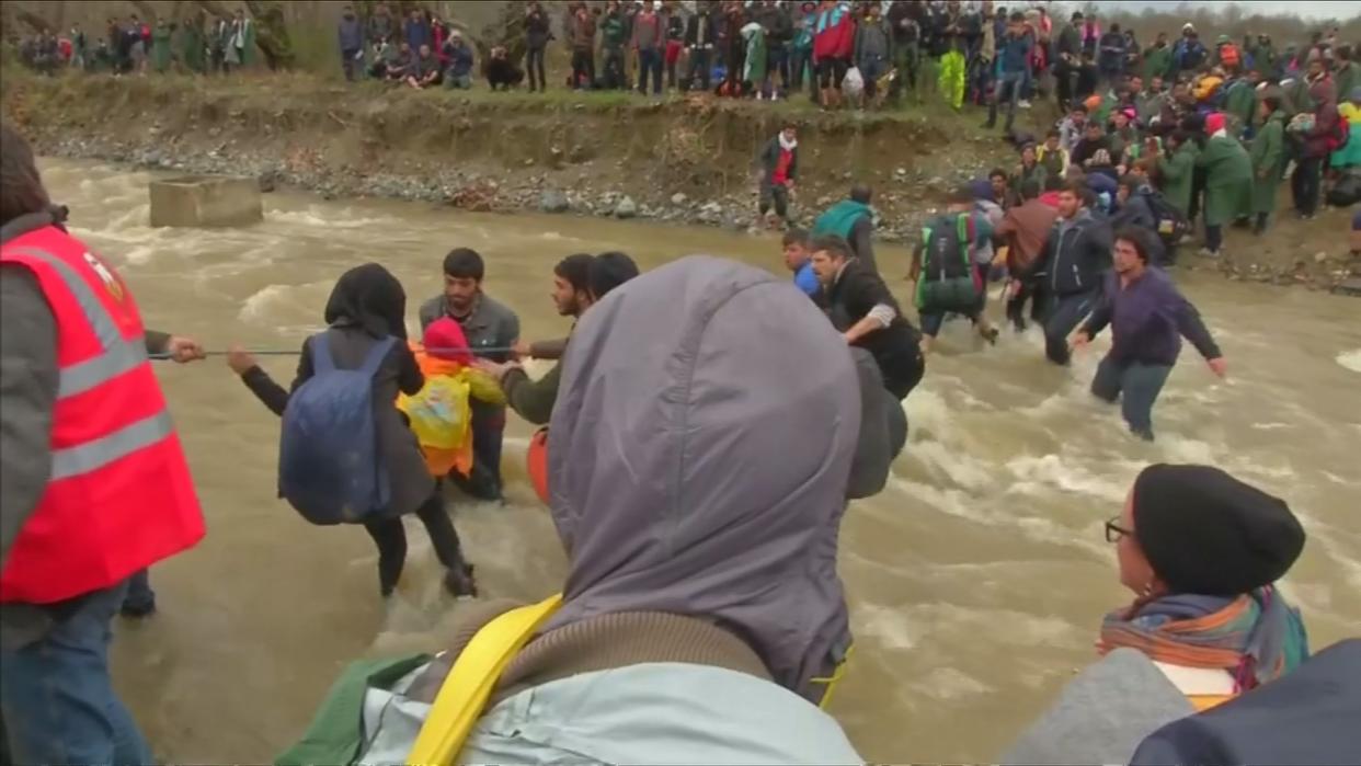 Migrants Form Human Chain Across River to Get to Macedonia