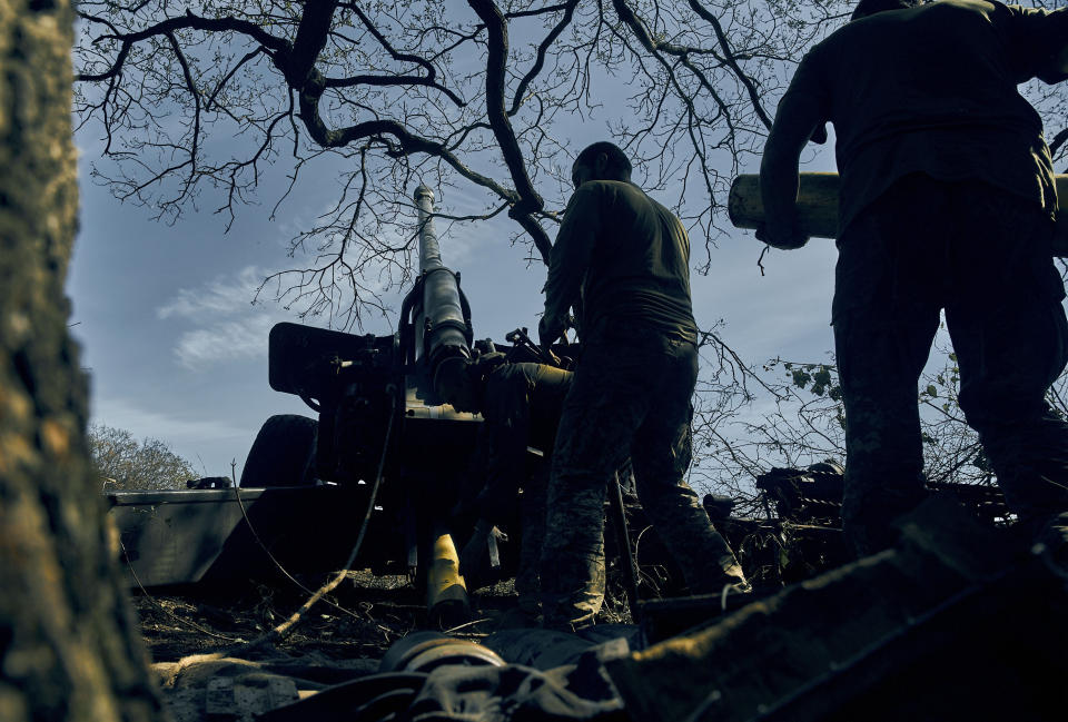 Ukrainian soldiers fire, on the front line in the Donetsk region, eastern Ukraine, Sat. Sept. 3, 2022. (AP Photo/Kostiantyn Liberov)