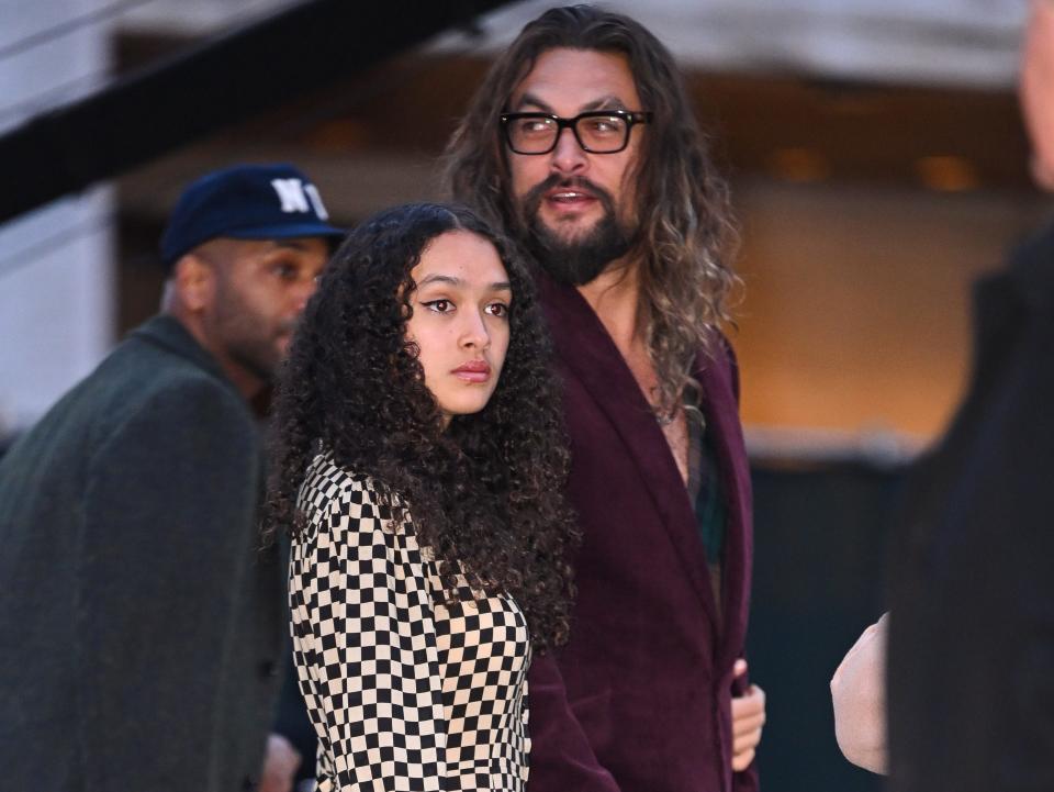 jason momoa with his daughter lola at the march 1 premiere of the batman