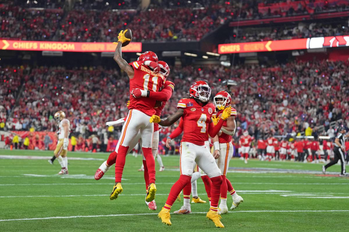 Kansas City Chiefs 2024 NFL offseason primer: Champs retooling for run at  third straight Super Bowl title - Yahoo Sports