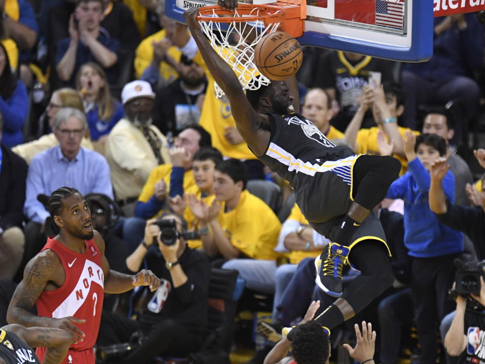 Golden State Warriors forward Draymond Green dunks as Toronto Raptors forward Kawhi Leonard (2) watches during the first half of Game 6 of basketball’s NBA Finals, Thursday, June 13, 2019, in Oakland, Calif. (Frank Gunn/The Canadian Press via AP)