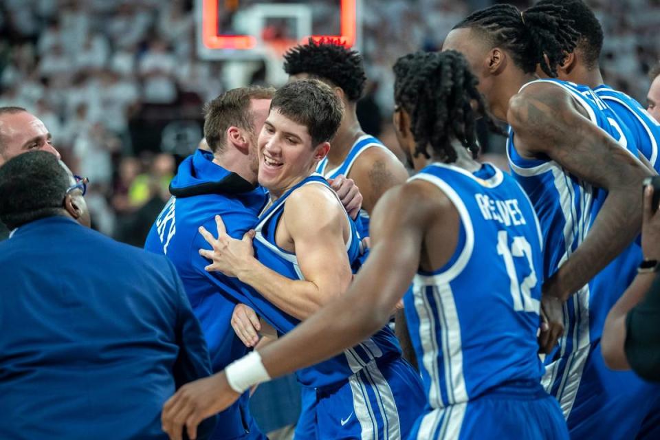 Kentucky guard Reed Sheppard (15) is congratulated by his teammates after he scored a basket in the final seconds of Tuesday’s game against Mississippi State at Humphrey Coliseum in Starkville, Miss.