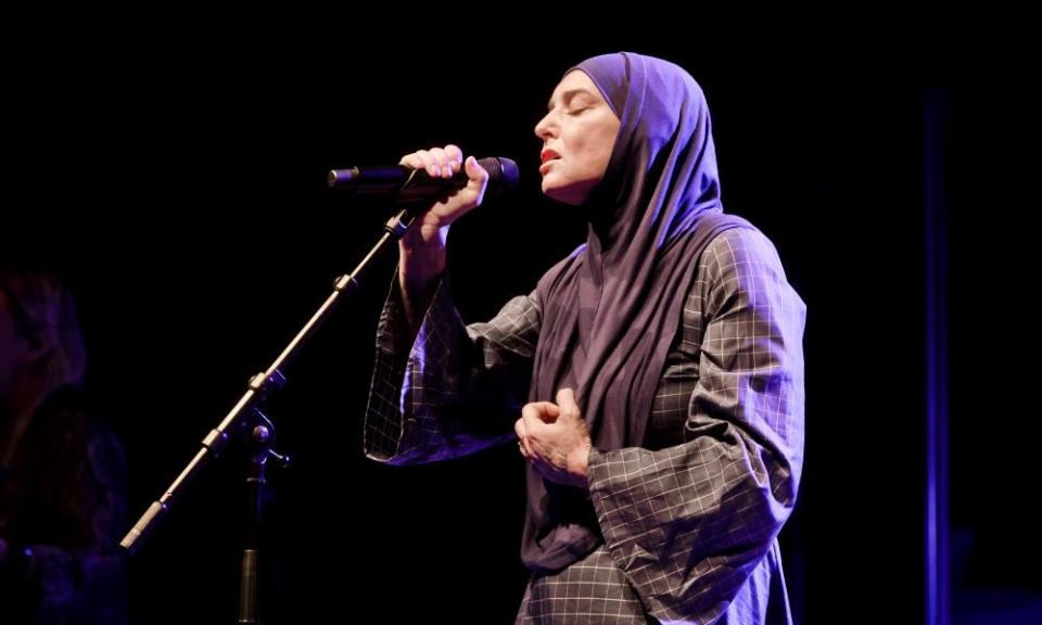 Sinead O’Connor performing onstage in Islamic dress