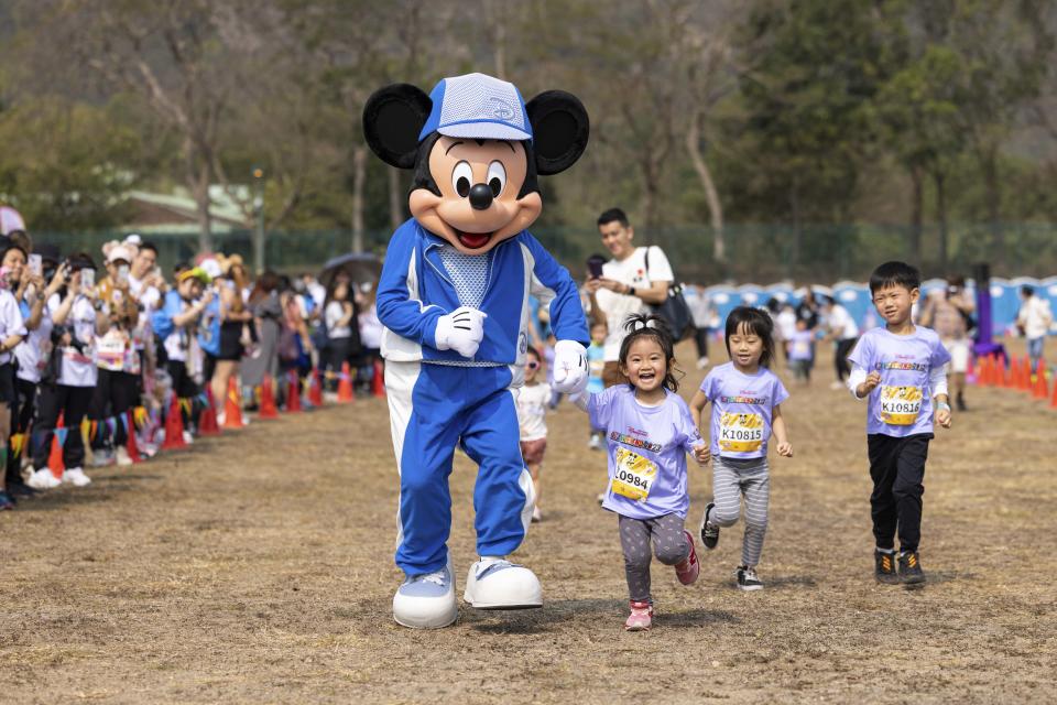 迪士尼樂園主題跑11月登場！首次跑入魔雪奇緣區 一覽賽事項目、跑手包內容、報名方法