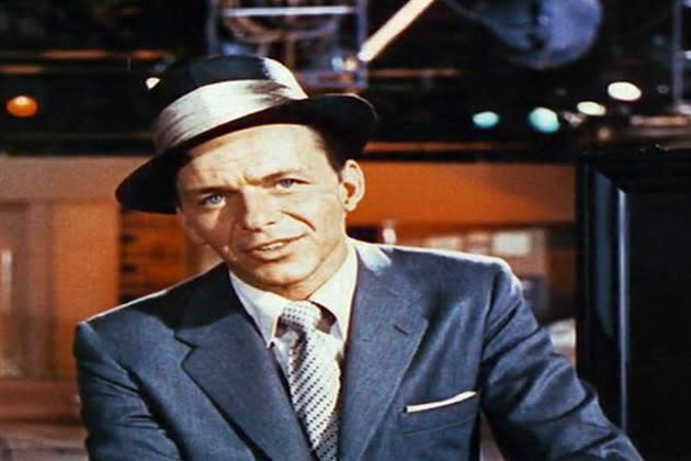 <p>Sinatra morreu em 1998 e as últimas palavras atribuídas ao cantor americano foram: “eu estou perdendo”. Foi o que contou a enfermeira que cuidou dele nos momentos finais à filha Nancy Sinatra. Ele morreu após sofrer um ataque cardíaco. </p>