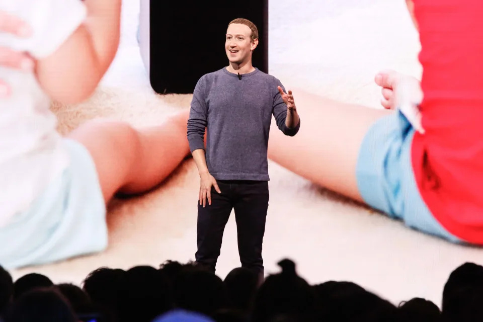 generální ředitel Facebook Mark Zuckerberg mluví k publiku. (Zdroj: Getty)