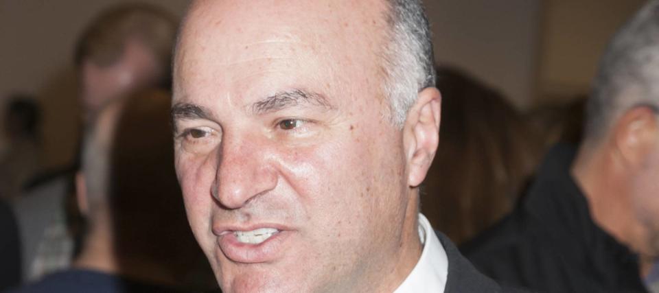 Kevin O'Leary dice 'en realidad estás perdiendo dinero' en una cuenta bancaria; en su lugar, haz esto simple con el dinero que tanto te ha costado ganar