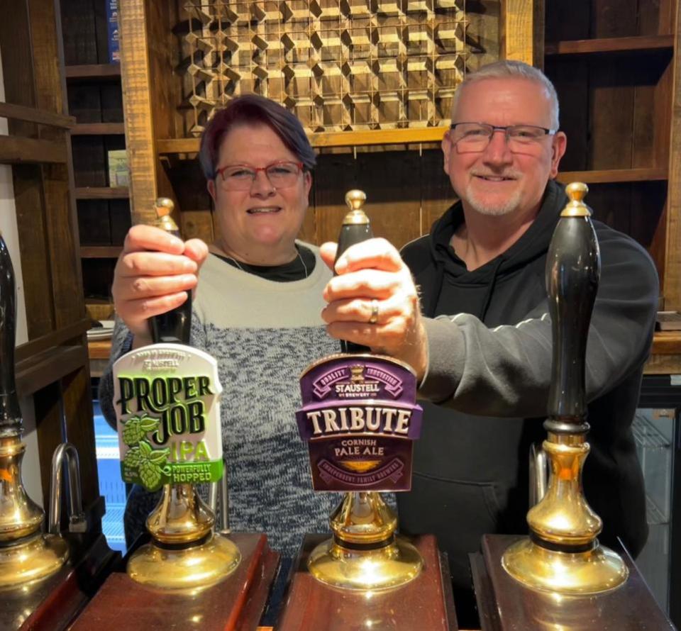 Falmouth Packet: Linda and Steve Mason behind the bar