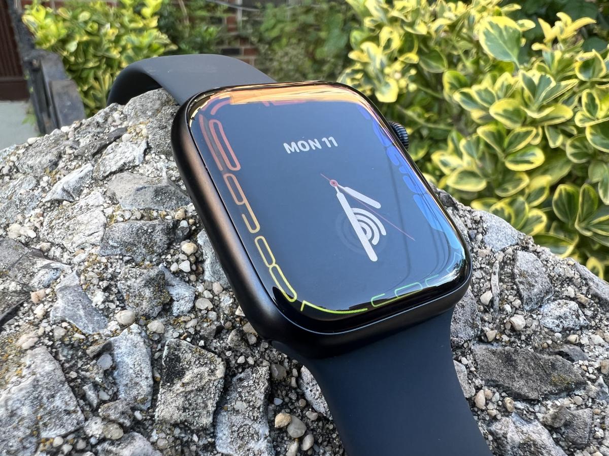 Apple Watch Series 7 Review: New Case, Larger Screen, Same Price