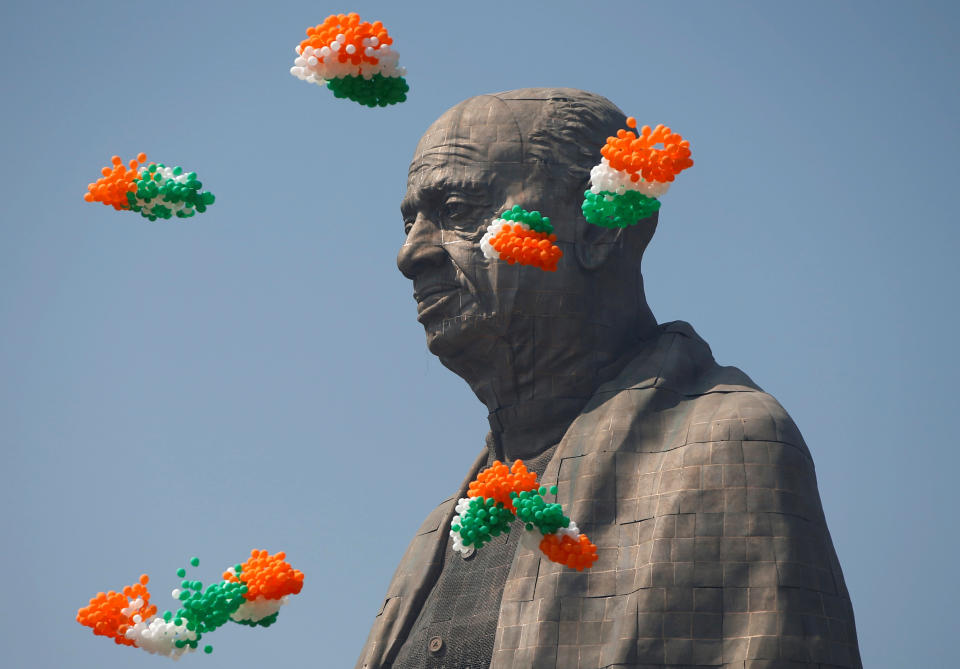 Balloons fly around the face of&nbsp;Sardar Vallabhbhai Patel's statue as it is formally dedicated. (Photo: Amit Dave / Reuters)