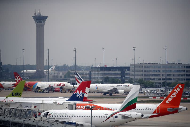 Des avions sont stationnés sur le tarmac de l'aéroport de Paris Charles de Gaulle, à Roissy, près de Paris.