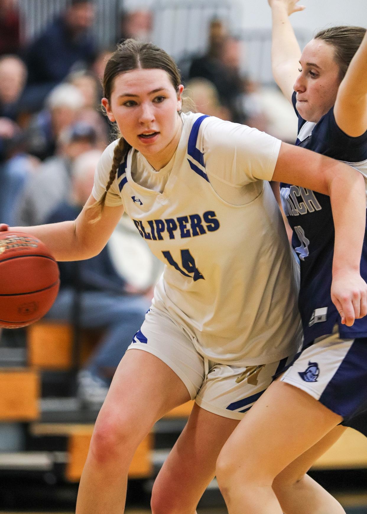 Norwell's Madison Oliver handles the ball during a game against Sandwich at Norwell High School on Thursday, Jan. 25, 2024.