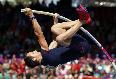 Renaud Lavillenie of France competes in the men's pole vault final during the European Athletics Championships in Zurich August 16, 2014. REUTERS/Phil Noble