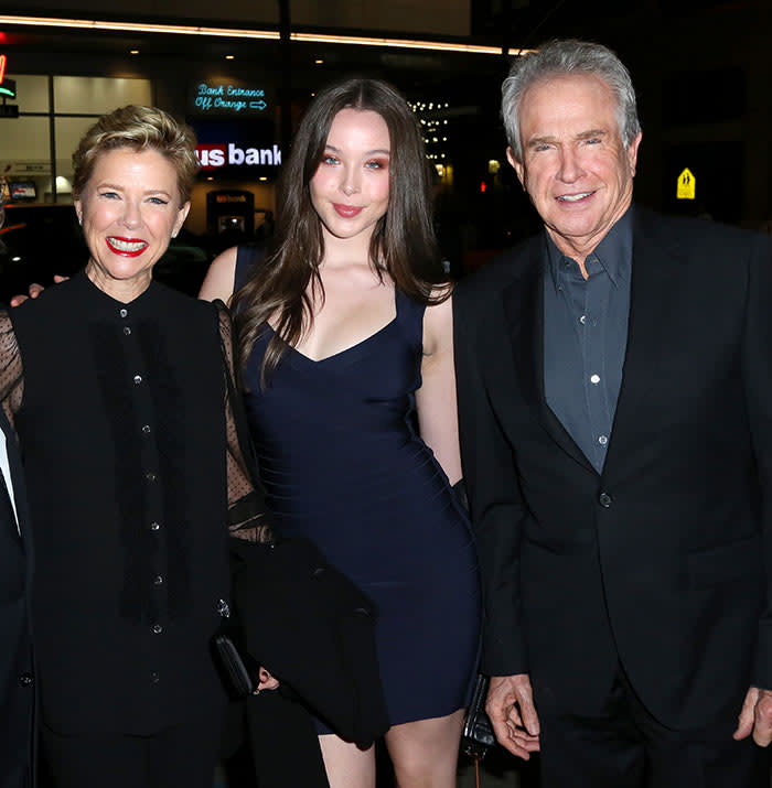 Warren Beatty y Annette Bening con su hija Ella