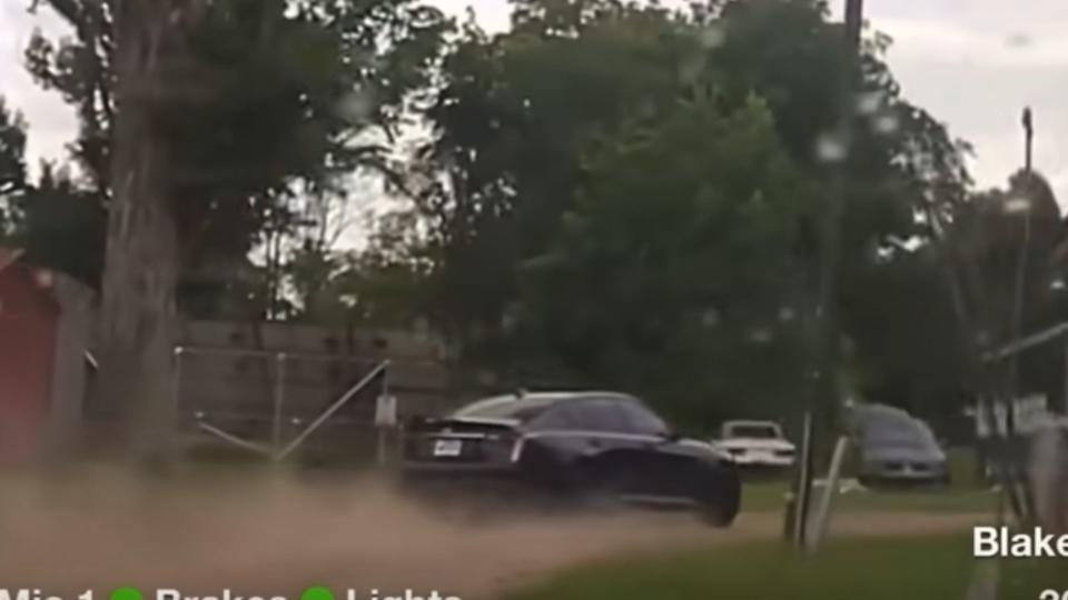 Cadillac Driver Goes Off-Roading To Ditch Arkansas Trooper